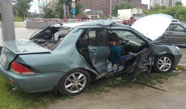 В Новосибирске в ДТП с участием иномарок пострадали две женщины